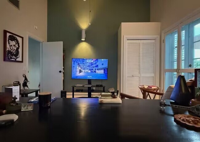 Building Photo - 918 Southard St