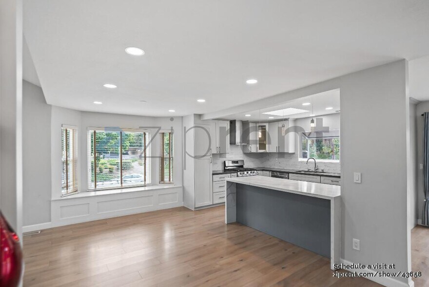 Building Photo - 3173 Ingersoll Pl