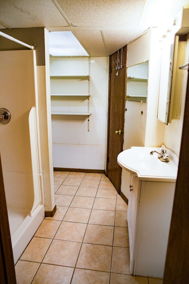 Building Photo - 5 Bed 2 Bath Como House Available September 2026