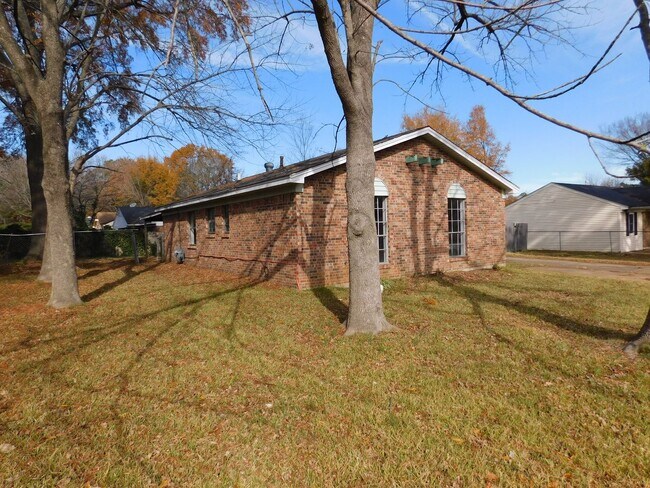 Building Photo - 3130 Fairmeadow Horn Lake, MS 38637