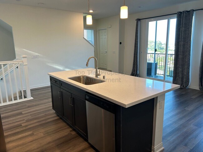 Building Photo - **Beautiful 2 bed / 2.5 bath Town Home in San Marcos - Available 08/14**