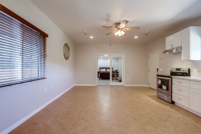 Building Photo - Peaceful Escondido 1BR with a full kitchen, bathroom and washer&dryer