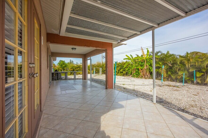 Building Photo - 811 SW 14th Pl