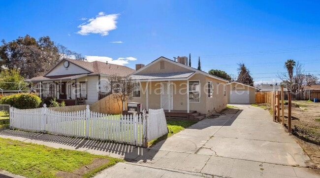 Building Photo - 2 Bedroom/1 Bath Home - $1350 Per Month!