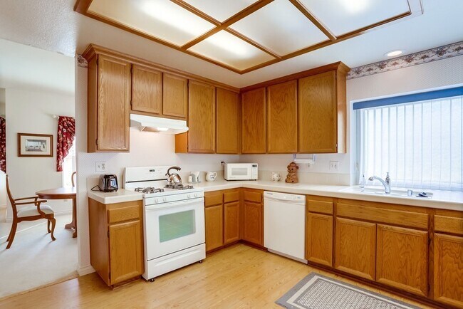 Building Photo - Spacious 4 Bedroom Shadowridge Home Available May 1st