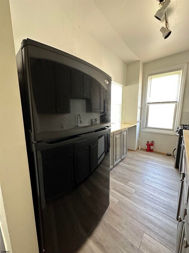 Building Photo - 3501 Ventnor Ave