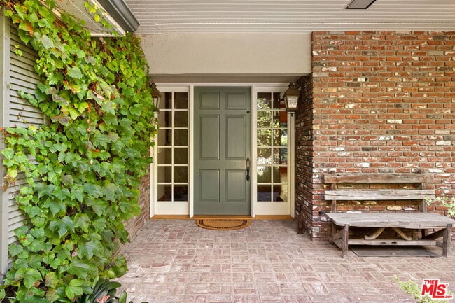 Building Photo - 7972 Mulholland Dr