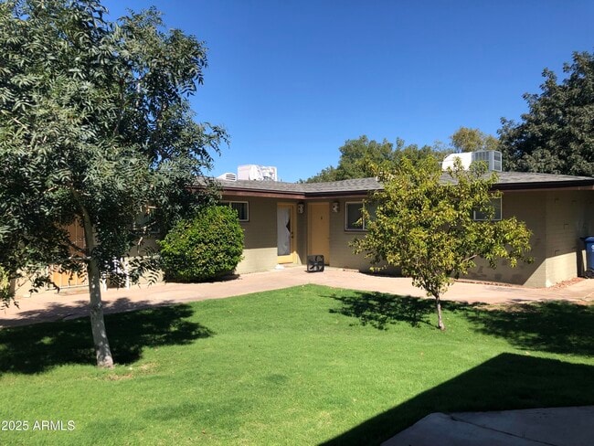 Building Photo - 2020 S Granada Dr