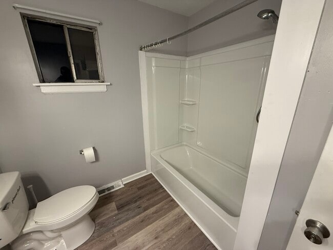 Building Photo - 1836 Greenbrier Ave SE