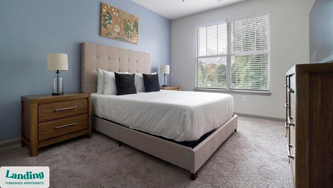 Building Photo - 900 E Six Forks Rd