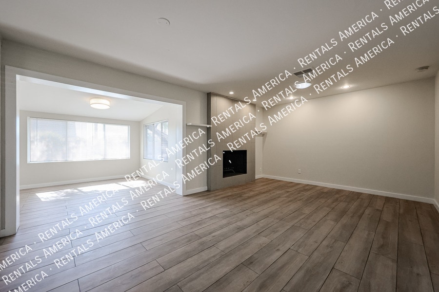 Building Photo - 105 E Hermosa Dr