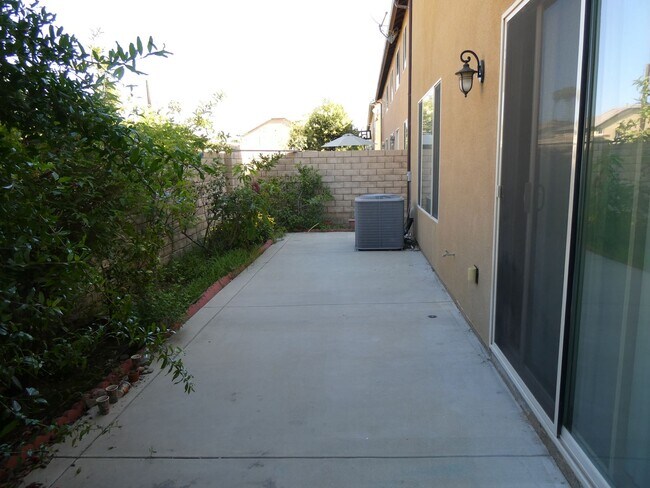 Building Photo - 3 Bedroom Ivy Lane Community Home in Moorp...