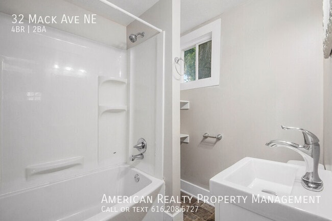 Building Photo - 32 Mack Ave NE