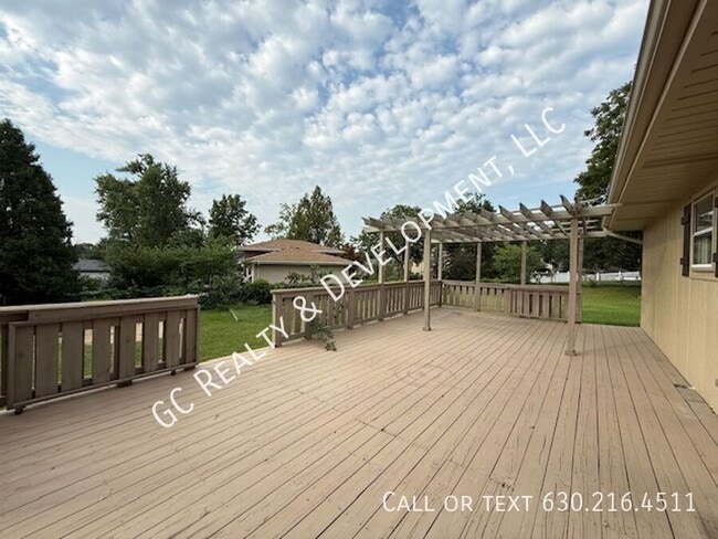 Building Photo - 27W181 Jewell Rd