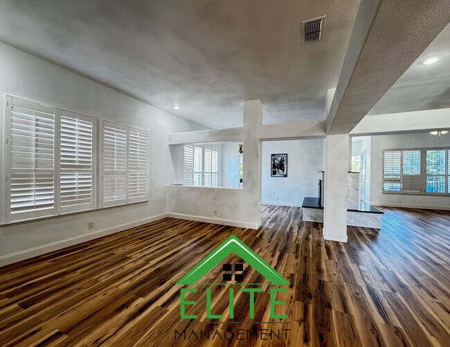 Building Photo - **Stunning Custom Home with Solar and Pool...