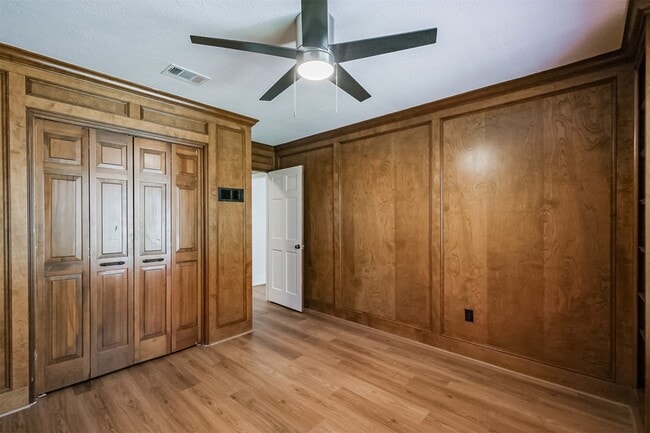 Building Photo - 1715 Woodland Park Dr