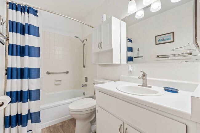 Building Photo - Fully Furnished 1BR/1BA Condo in Carson City