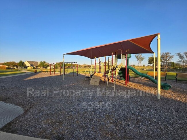 Building Photo - 5100 Brookside Dr