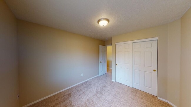 Building Photo - Updated Two Level Home in Sandy with Backyard. Pet Friendly