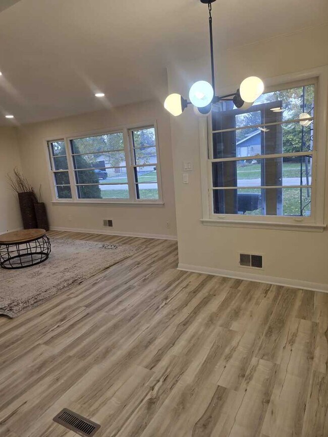 Building Photo - 4905 143rd Pl