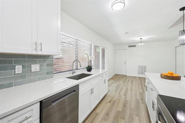 Building Photo - 904 Middle Cove Dr