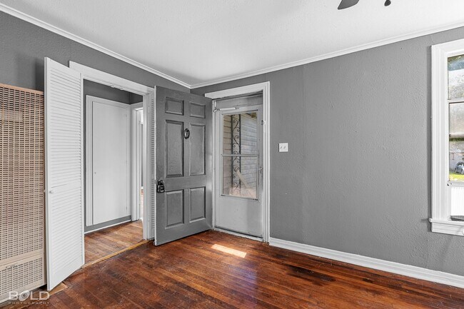 Building Photo - 1137 Schex Dr