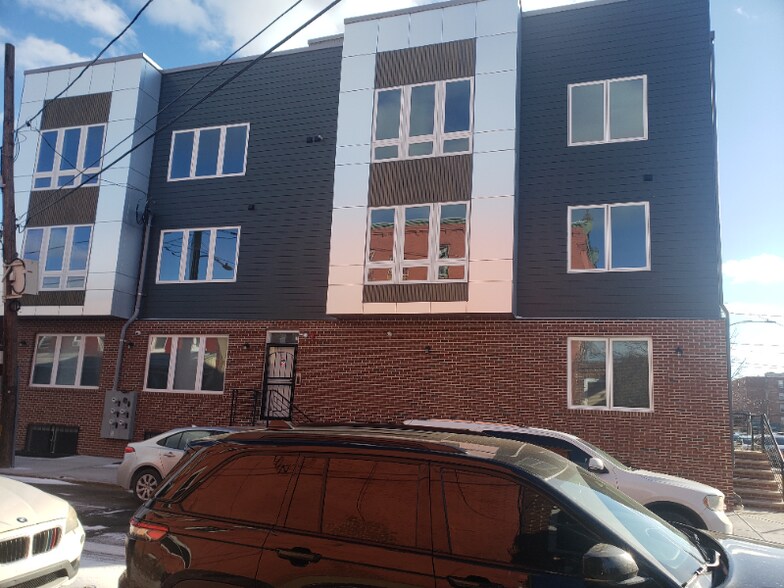 Building Photo - 953 Belmont Ave