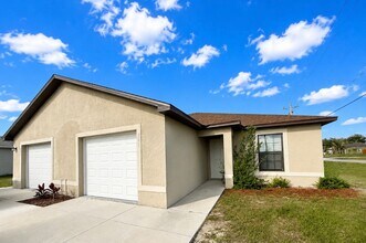 Building Photo - Modern Home + Pets Allowed