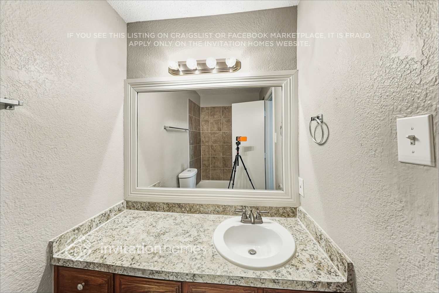 Building Photo - 427 Dawn Dr