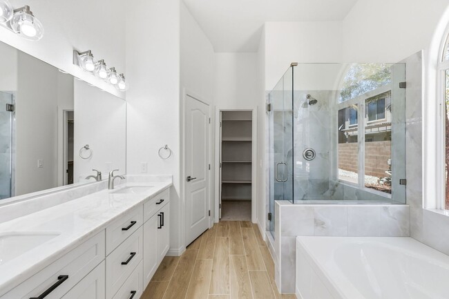 Building Photo - Beautiful Remodeled Single-Story Home W/ Pool in Southern Highlands