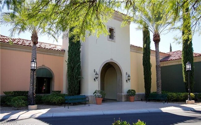 Building Photo - 10488 Riva De Fiore Ave