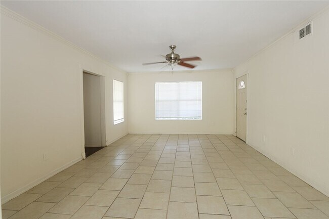 Building Photo - 2927 S Staples St