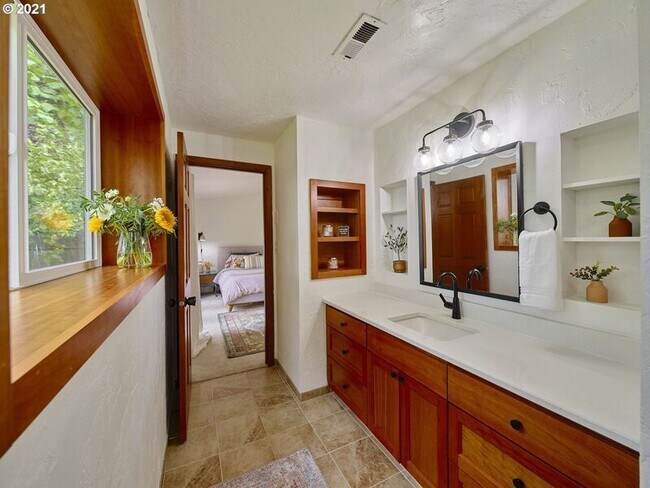 Building Photo - 1641 NW 31st Ave