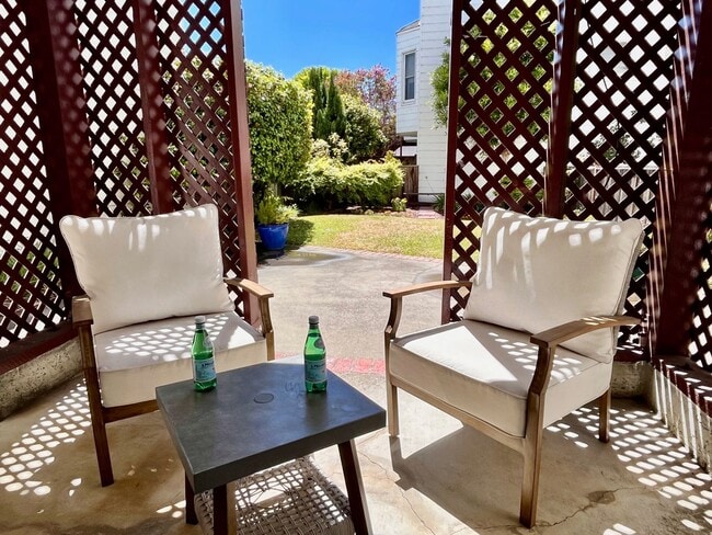 Building Photo - New On Market! Gorgeous Marina Home