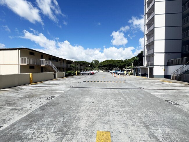 Building Photo - One-Bedroom Mililani Condo with Parking