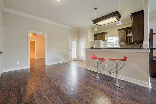 Building Photo - 2865 Westhollow Dr