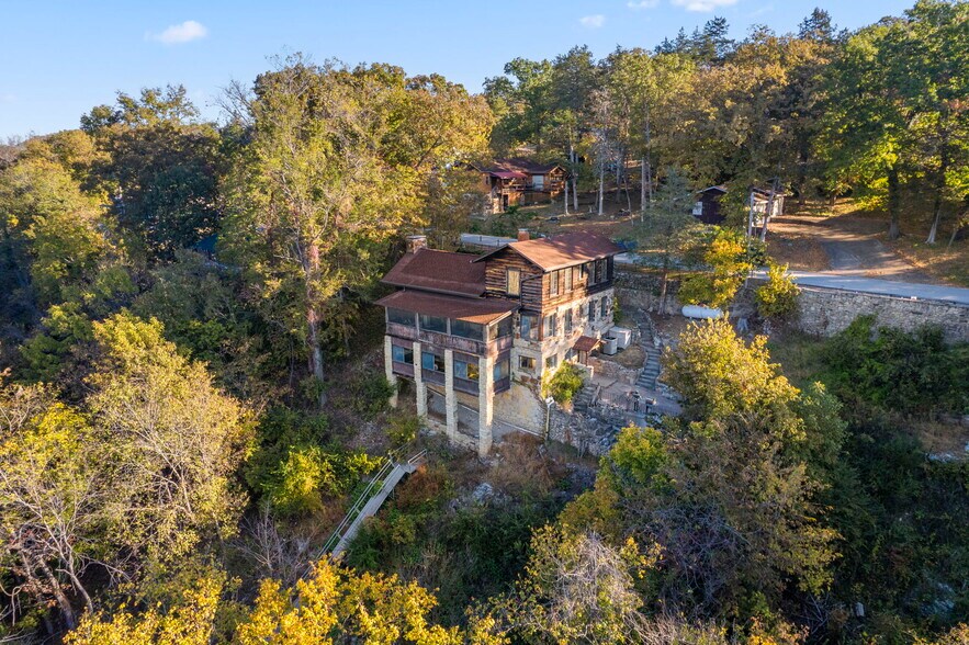 Building Photo - 196 Lakeside Way