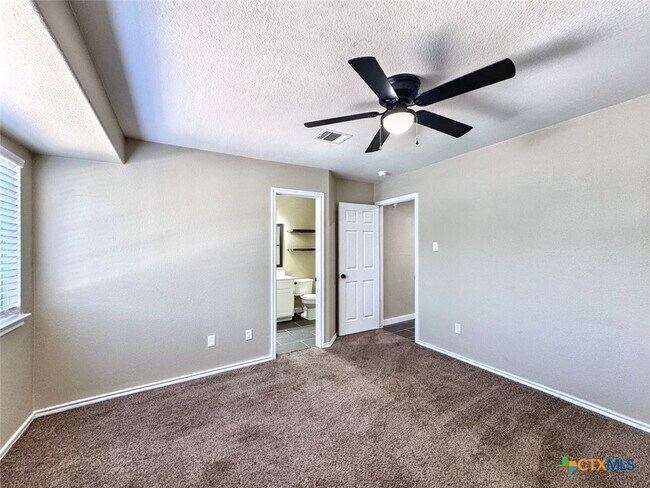 Building Photo - 833 Sagewood Trail
