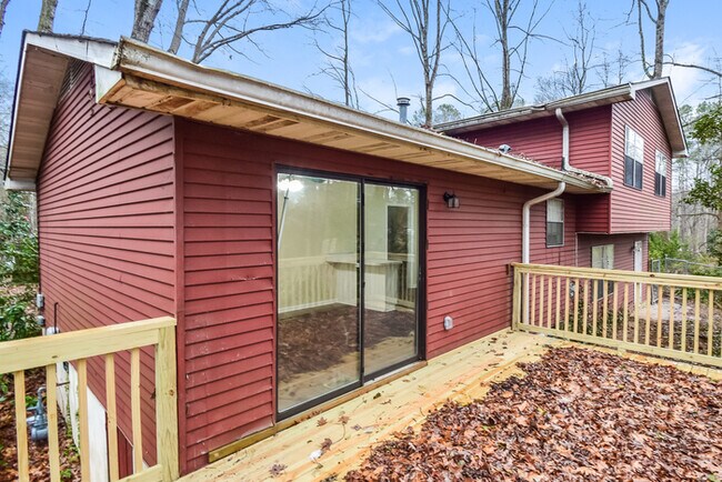 Building Photo - Charming 3-Bedroom Home