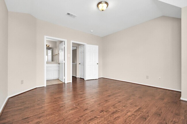 Building Photo - 8045 Ellinger Ln