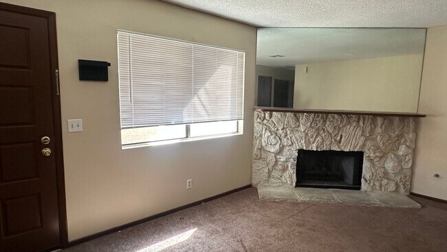 Building Photo - Beautiful & upscale 2 bedroom 2 bathrooms ...