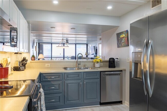 Building Photo - 4141 Ocean Dr