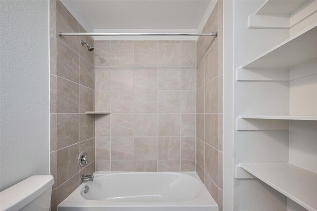 Building Photo - 27846 Western Crk Ct