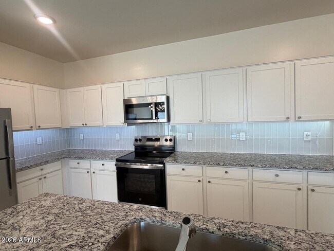 Building Photo - 4422 N 100th Dr