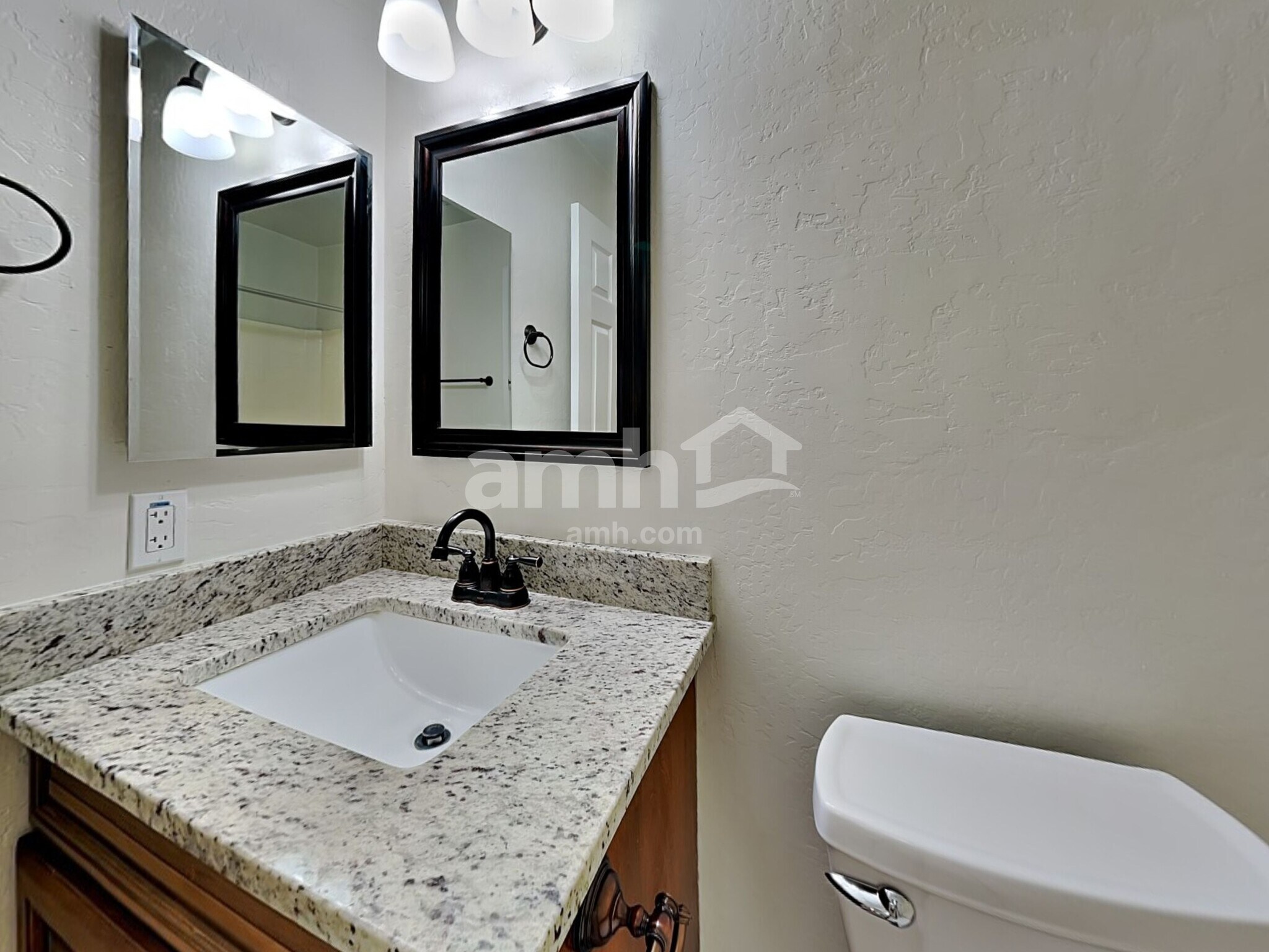 Building Photo - 13830 W Keim Dr