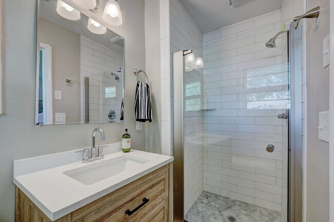 Building Photo - Turnkey Gem: Fully Furnished 5-Bedroom Home with Spacious Layout and Corner Lot!