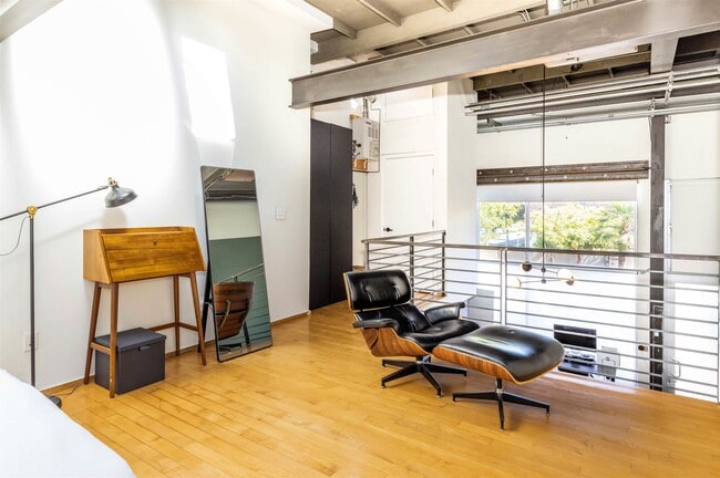 Building Photo - 2323 Magnolia St