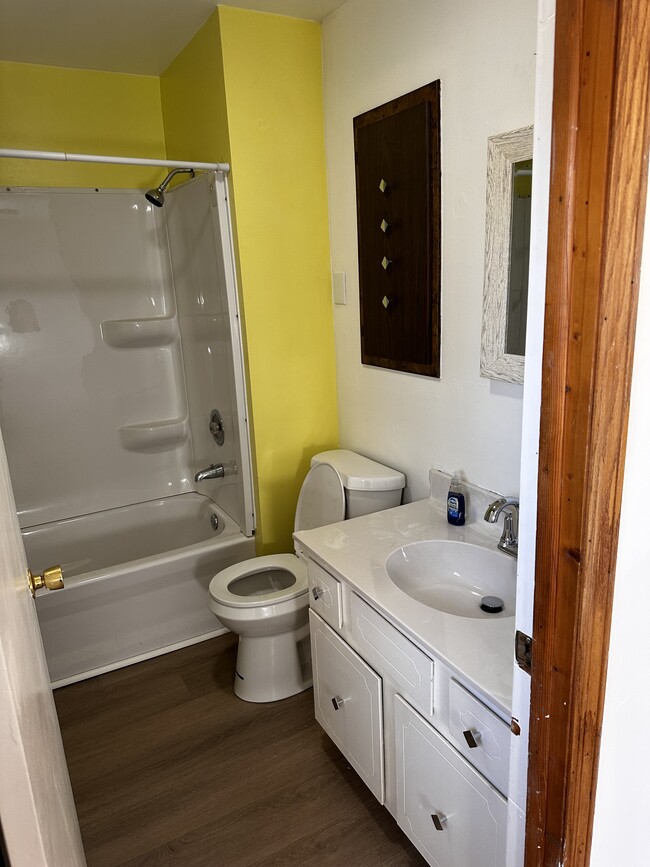 Bathroom 6' x 6' - 1126 68th St