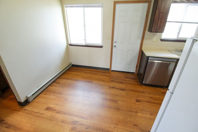 Building Photo - 723 E Broad Ave