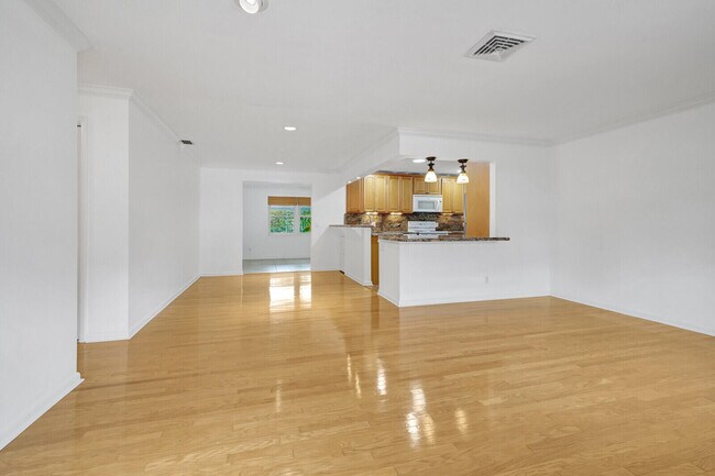 Building Photo - 368 Beacon St